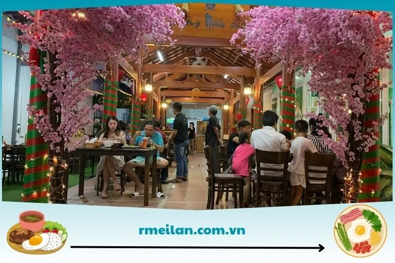 Cơm Niêu 242