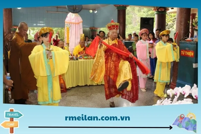 Các nghi thức quan trọng trong Lễ Vía Bà Linh Sơn Thánh Mẫu